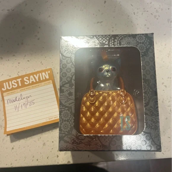 Taylor Swift Toy Chihuahua Barking at me from a Tiny Purse Ornament - Picture 3 of 3